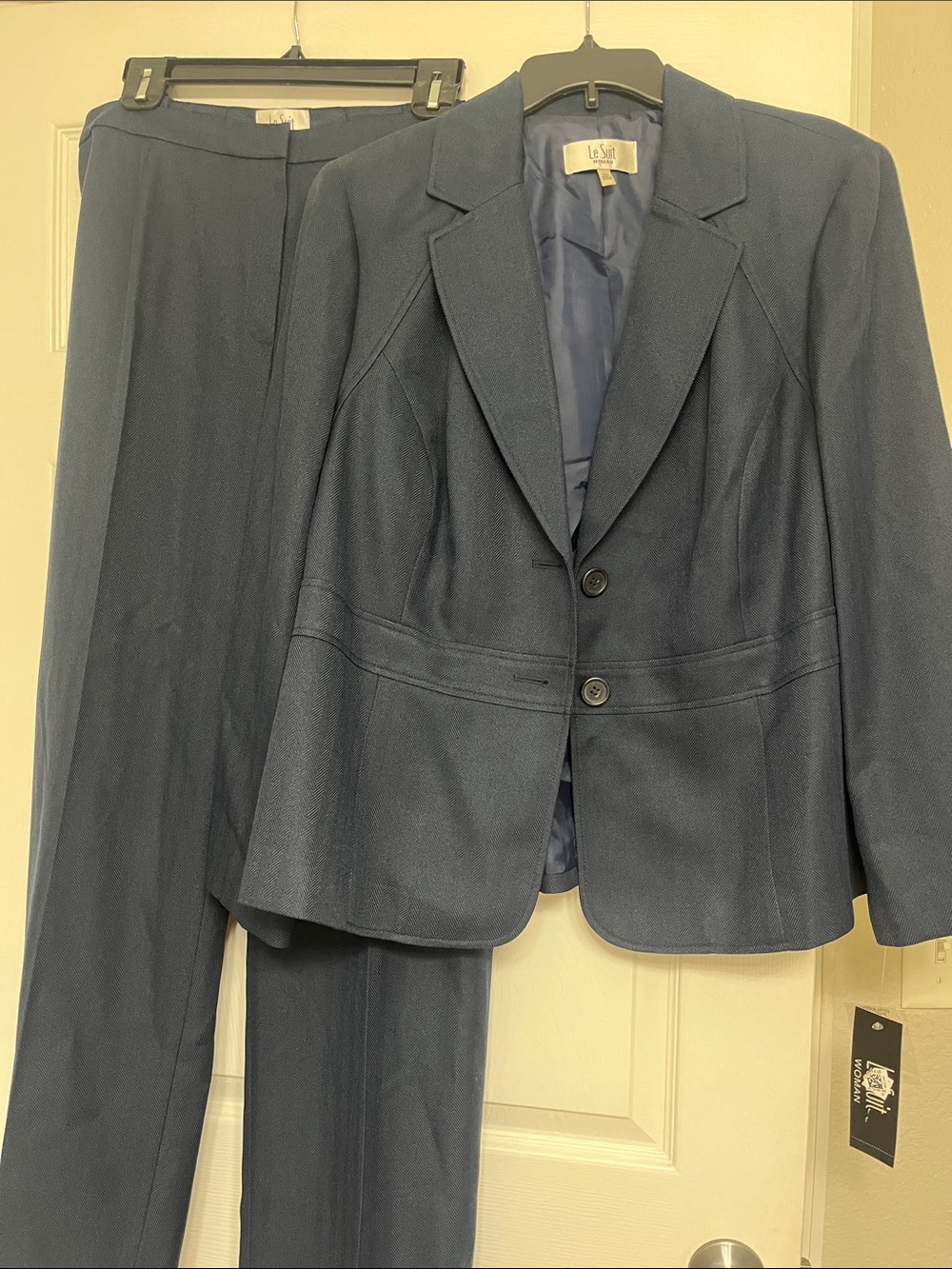 Le Suit Women's Classic Navy Two-Button Suit Jacket and Pants